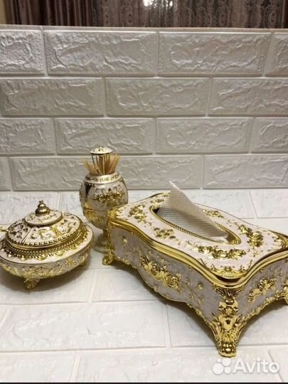 Набор столовых предметов сахарница,салфетница