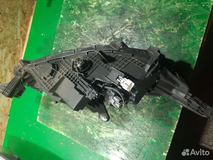 Фара передняя L Mitsubishi Pajero Sport