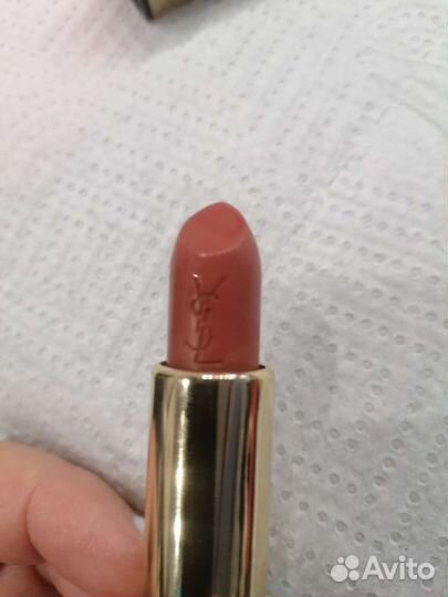 Помада Yves Saint Laurent