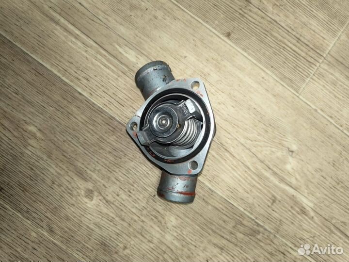 Крышка термостата LADA Kalina Priora Samara 2005