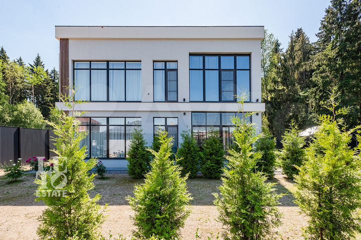 Дом 385 м² на участке 13,2 сот.