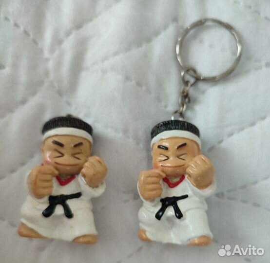 Фигурки, статуэтки, брелки разные