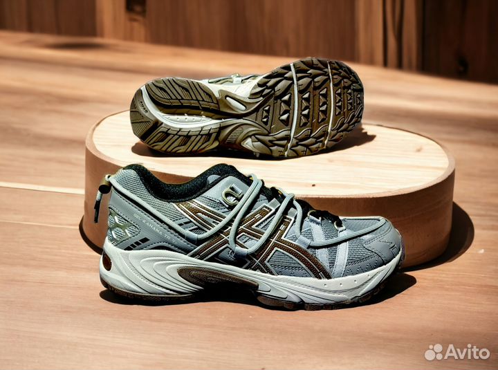 Кроссовки Asics беговые