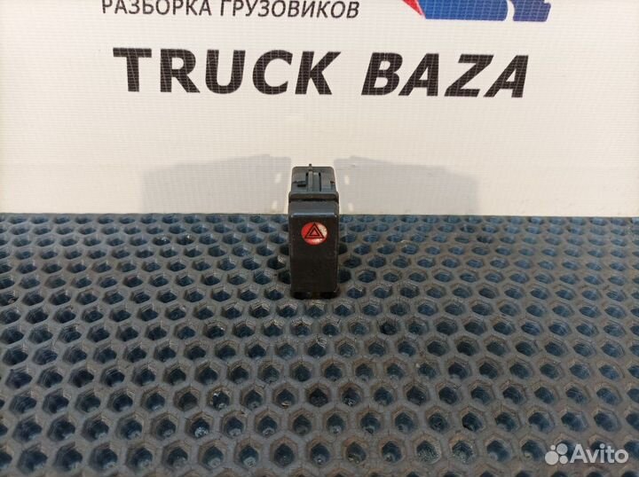 Кнопка аварийной сигнализации Renault Premium