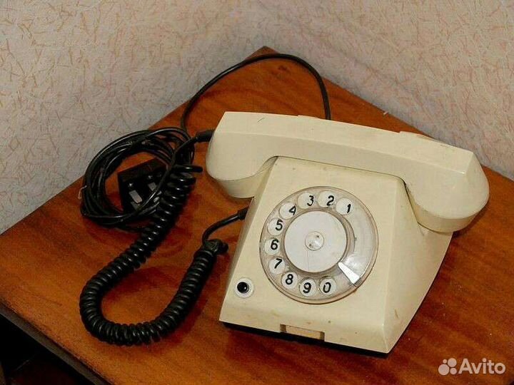 Старинный телефон