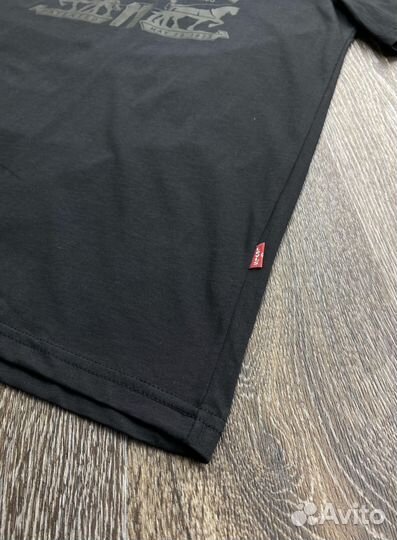 Футболка levi's