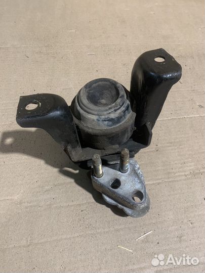 Подушка двигателя Pontiac Vibe