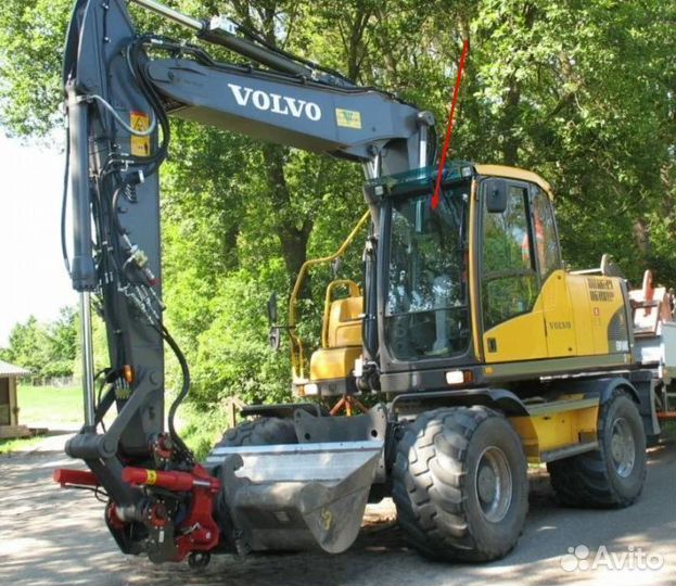 Стекло правое у стрелы на экскаватор Volvo EW 160