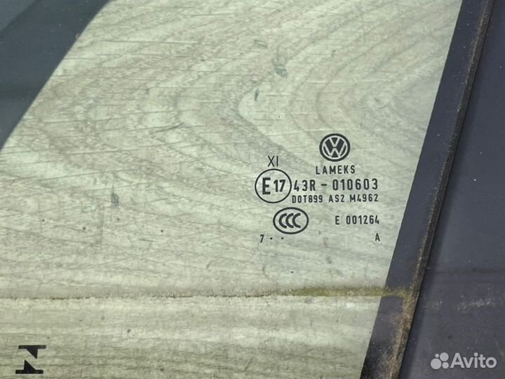 Неподвижное стекло двери переднее левое Vw Touareg