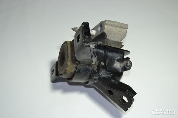 Опора (подушка) двигателя правая Toyota Rav 4