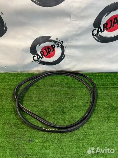 Уплотнитель двери багажника Mitsubishi Outlander