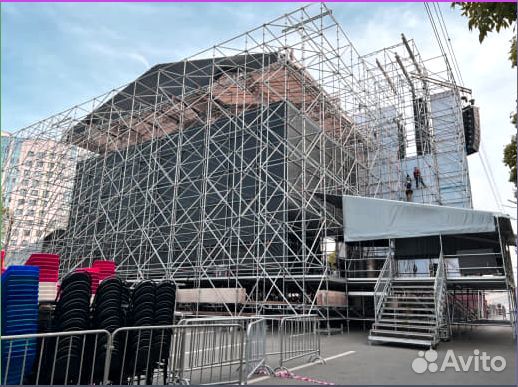 В аренду строительные леса для сцен Layher