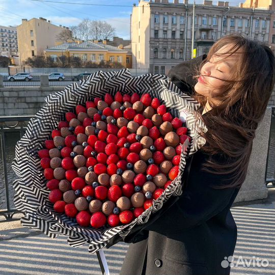 Клубника в шоколаде букеты наборы Доставка