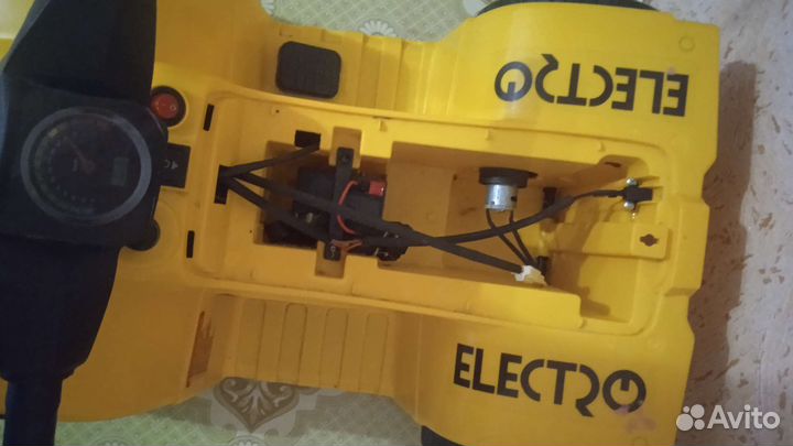 Детский квадроцикл на зарядичний