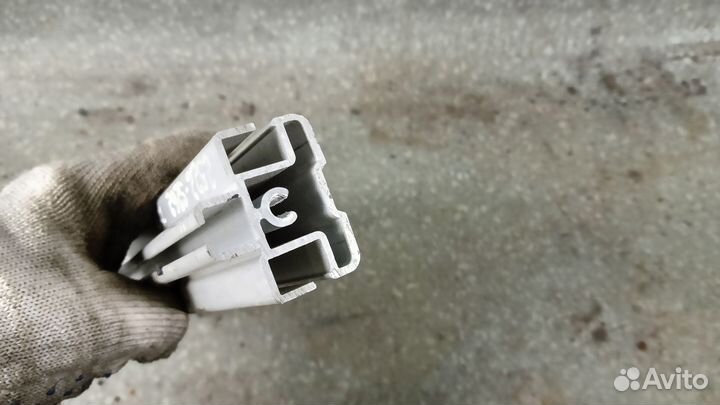 1458197 Вертикальная малая опора нижнего