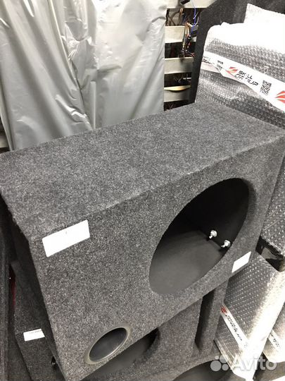 Короб с фазоинвертором для сабвуфера 12”