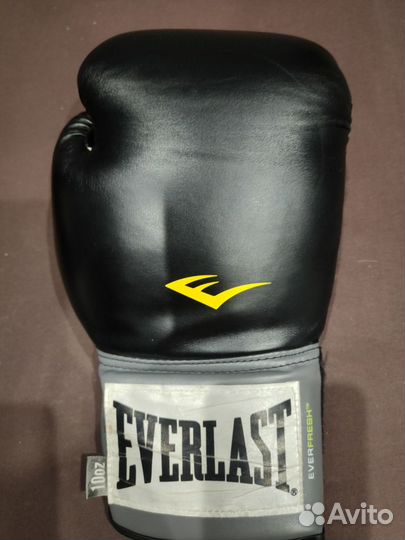 Боксерские перчатки 10 oz everlast