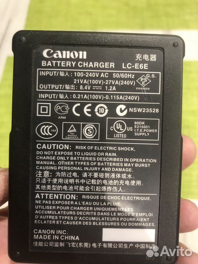 Оригинальное зарядное устройство с аккумулятором