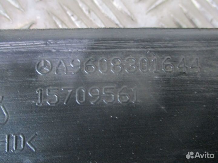 Воздуховод Mercedes-Benz A9608301644