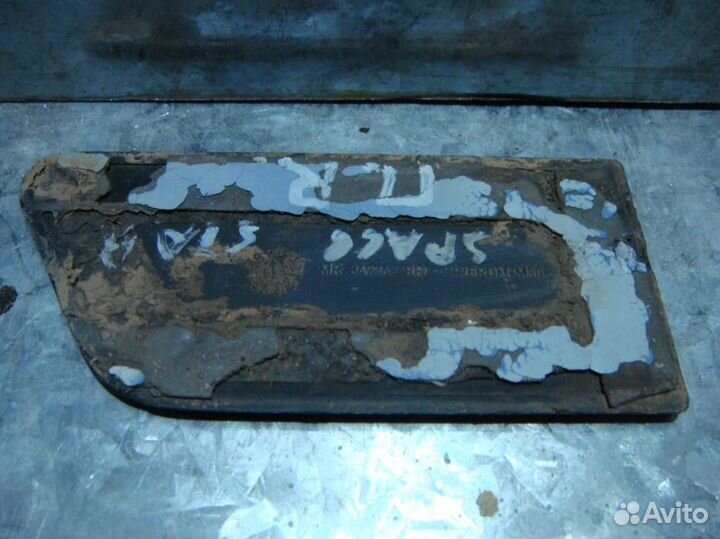 Молдинг крыла Space Star (98-04) пер R б\у (арт. MR349362)