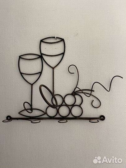 Бутылочница кованная настенная