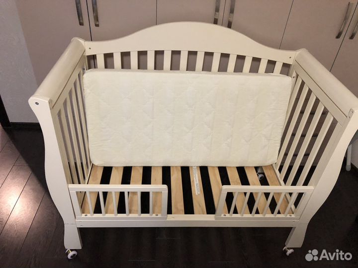 Детская кроватка с матрасом