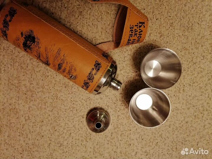 Фляжка с рюмками в чехле