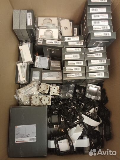 Bticino Living Now Розетки и Выключатели