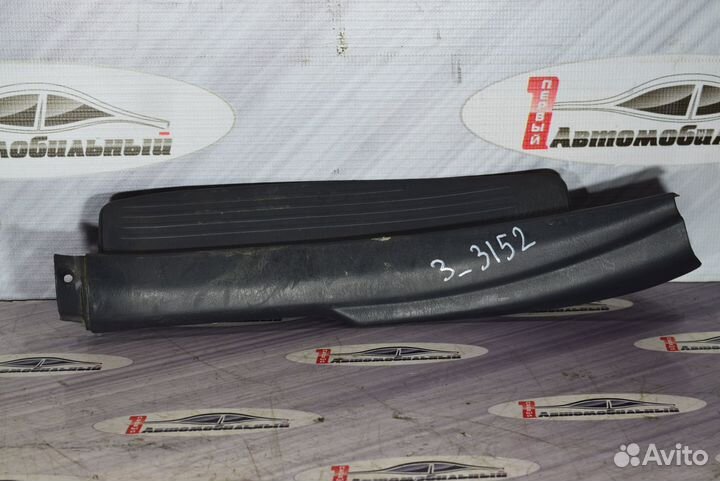 Порожек пластиковый зад право c Toyota Sprinter Ca