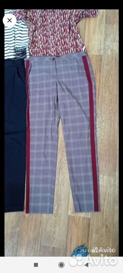 Несколько комплектов женской брендовой одежды