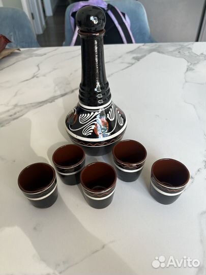 Кувшин с рюмками