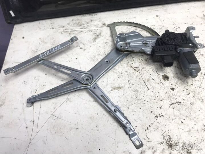 Стеклоподъемник передний левый Opel Zafira B