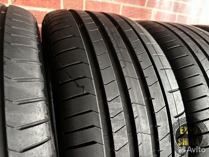 Pirelli P Zero PZ4 325/35 R22 и 285/40 R22