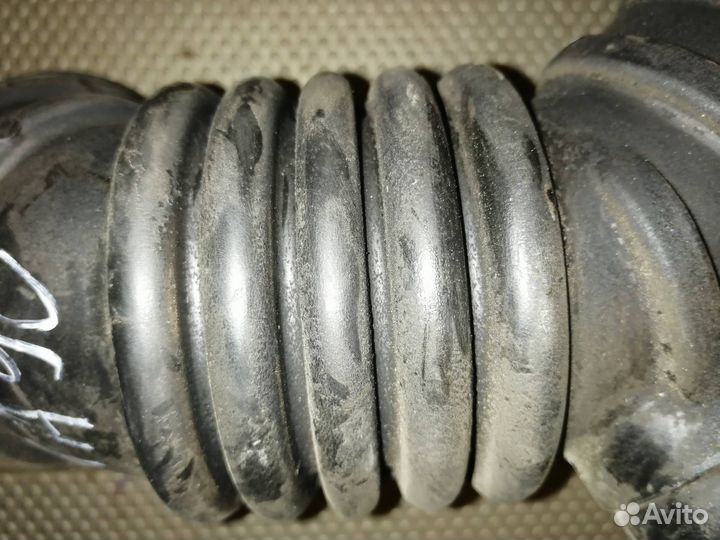 Патрубок воздушного фильтра Mitsubishi Colt