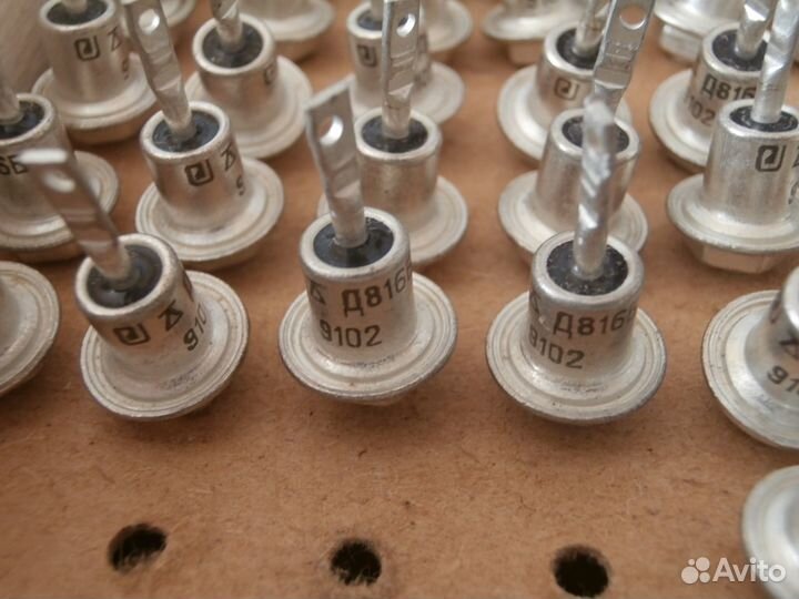 Стабилитроны Д816Б на 26В