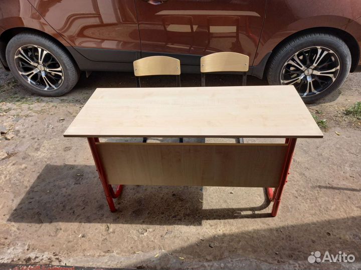 Парта со стульями