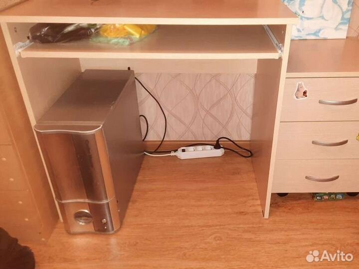 Компьютерный стол