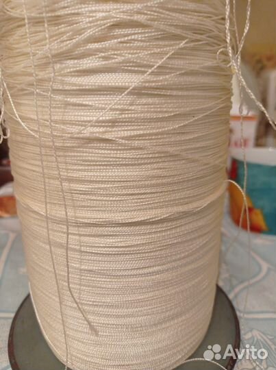 Тонкая веревка на бобине