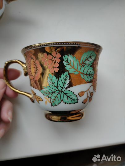 Кружки, блюдце золотые