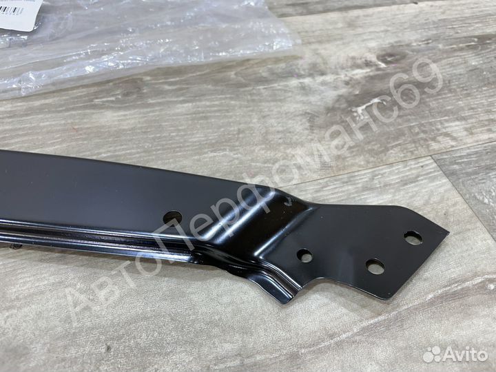 Кронштейн левой фары Geely Atlas (2016-2022)