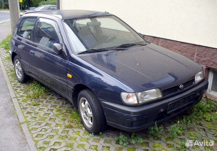 Лобовое стекло на Nissan Sunny N14 90-95г