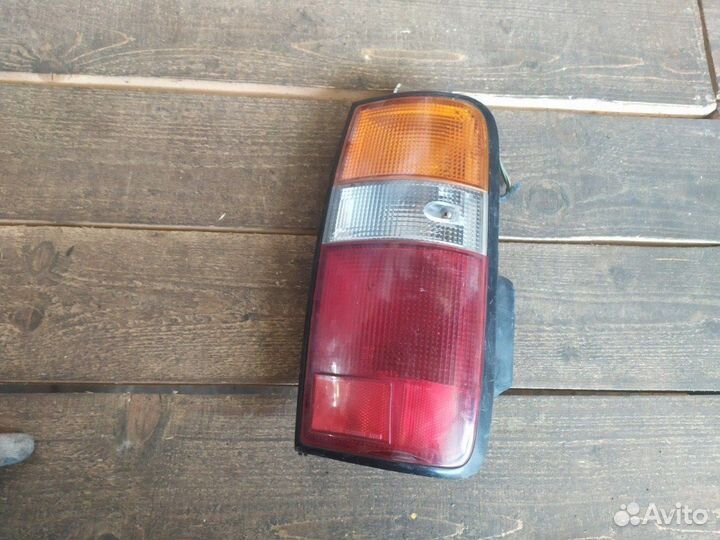 Фонарь задний правый Toyota Land Cruiser 80 1990