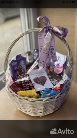 Корзина со сладостями