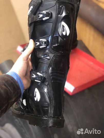 Мотоботы Forma