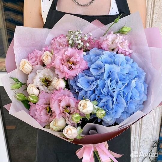 Летний хит-букет из гортензии, эустомы и розы