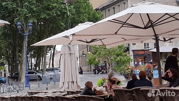 Зонт летний на центральной опоре от солнца и дождя