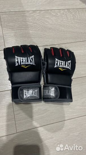 Боксерские перчатки everlast S/M