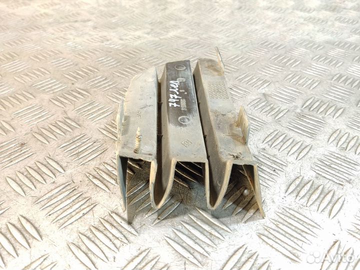 Решетка в бампер левая Renault Megane 2003 2009