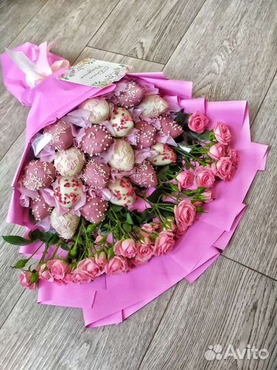 Клубника в шоколаде подарок цветы 8 марта