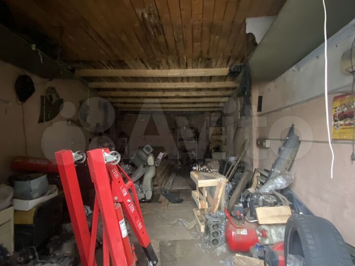 Гараж, > 30 м²